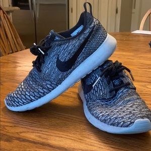 Nike Fly Knit Roshe size 7M 8.5W